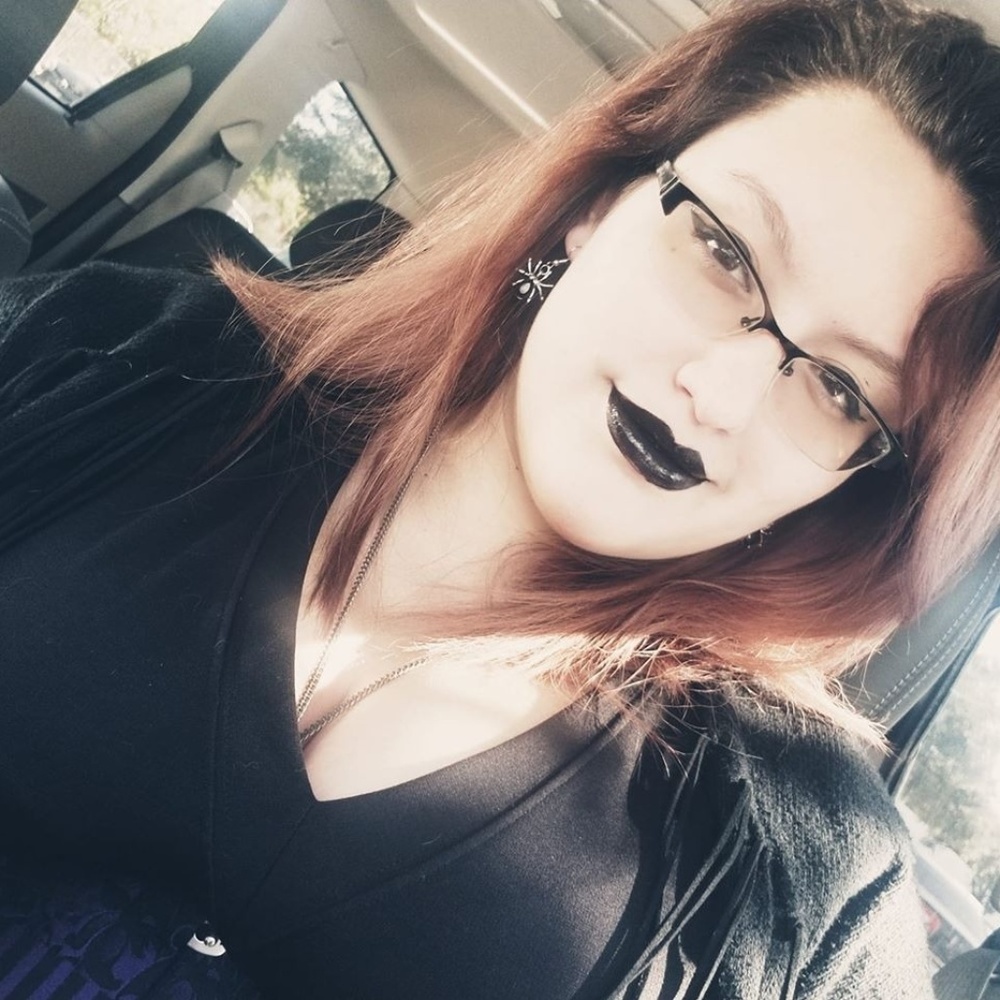 Meet your Posher, Alexis